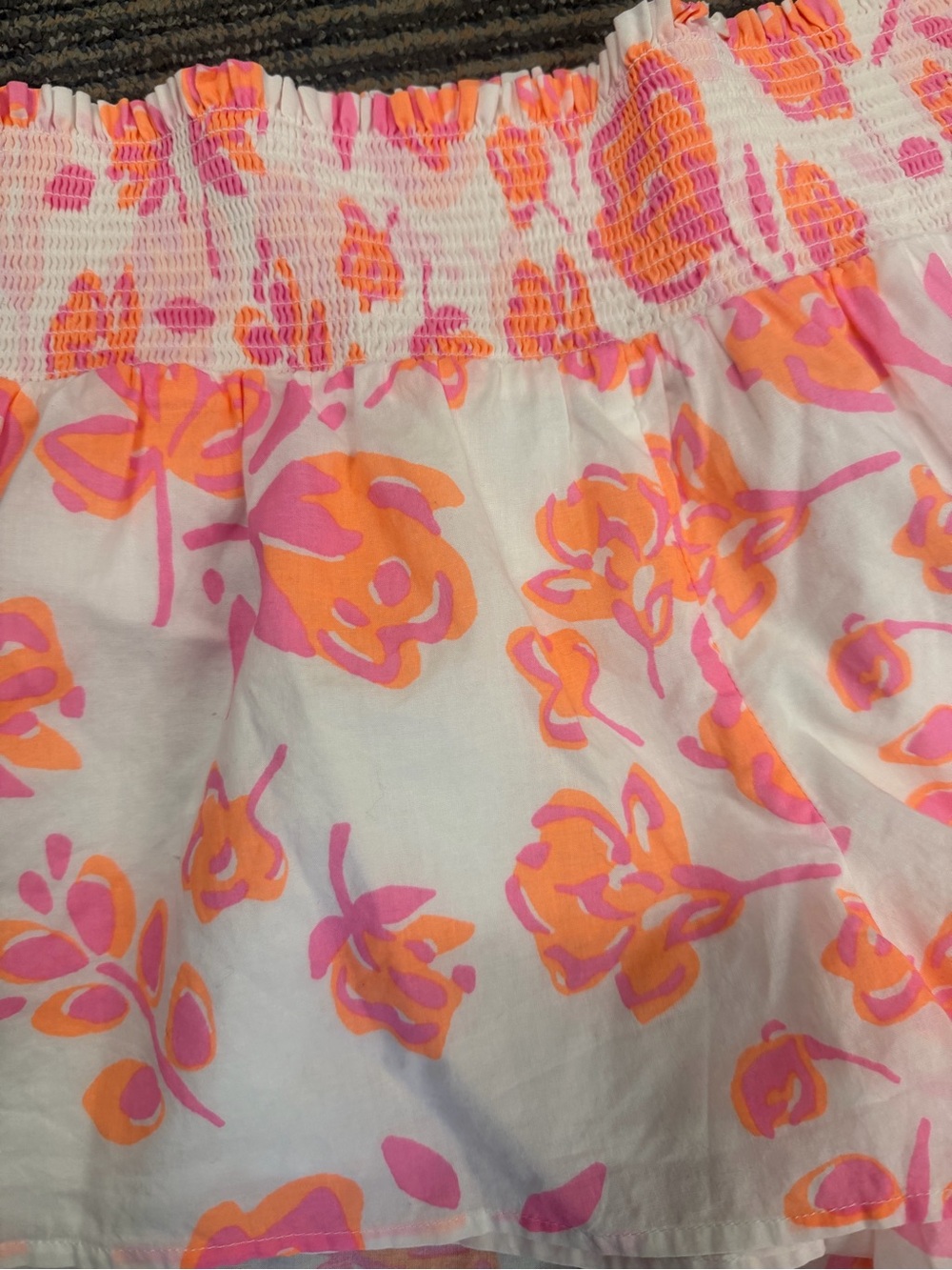 EUC Vineyard Vines Shorts Smocked Pink Orange Floral Sz Small - Picture 2 of 4